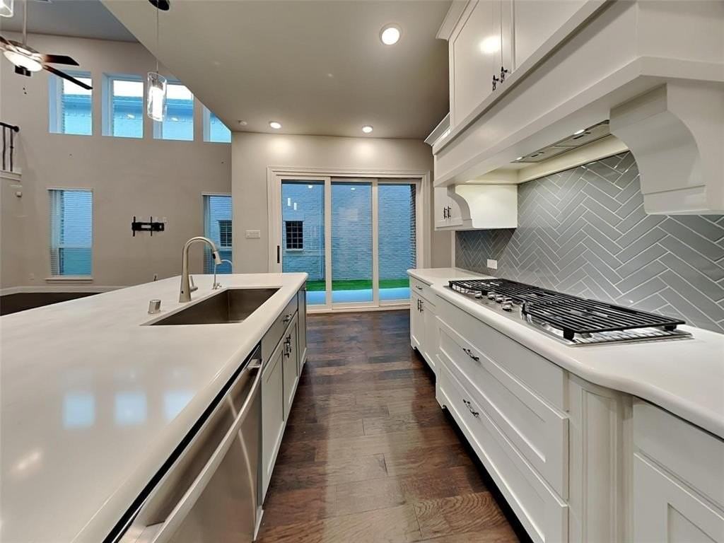 6830 Colonnade Dr - Photo 5 of 15