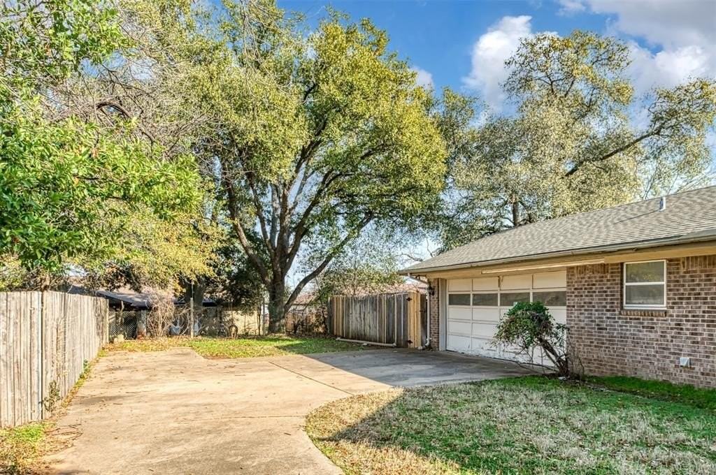 1605 Arrowhead Dr - Photo 4 of 30
