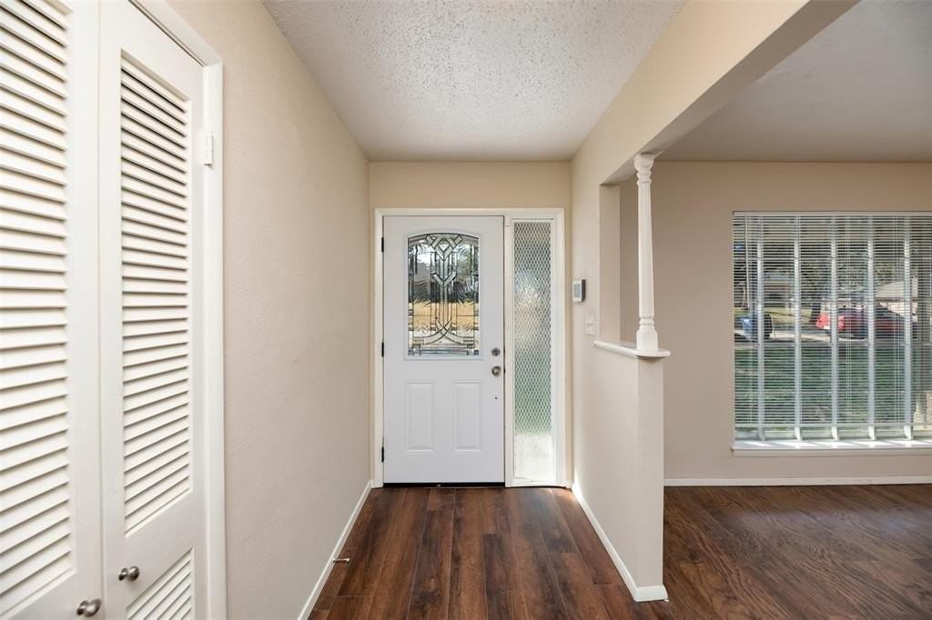 1605 Arrowhead Dr - Photo 5 of 30