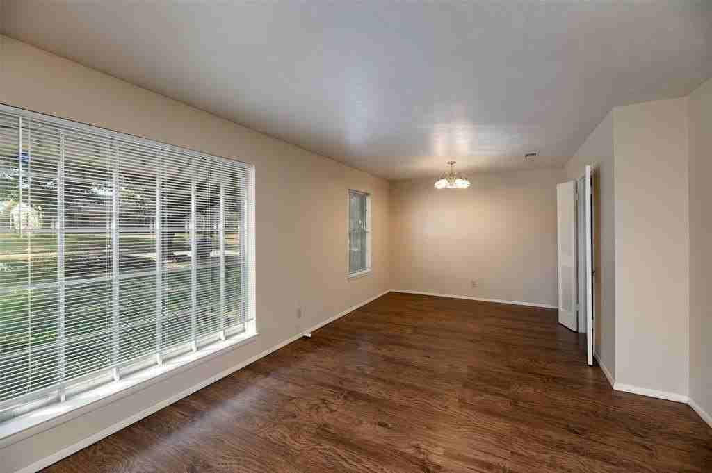 1605 Arrowhead Dr - Photo 6 of 30