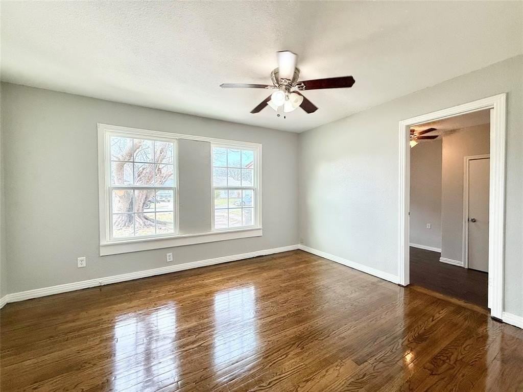 4813 Sandage Ave - Photo 2 of 23