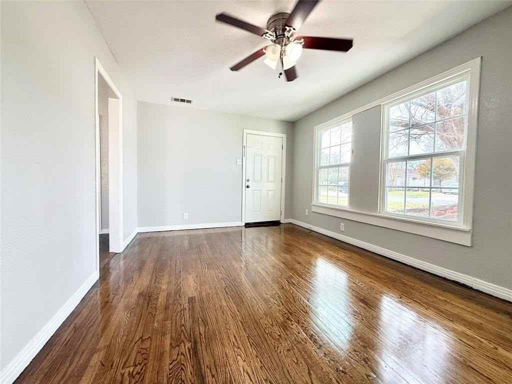 4813 Sandage Ave - Photo 3 of 23