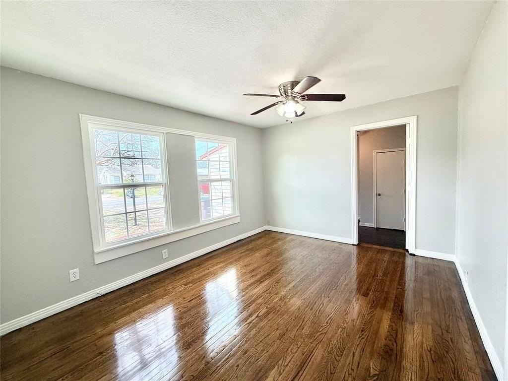 4813 Sandage Ave - Photo 7 of 23