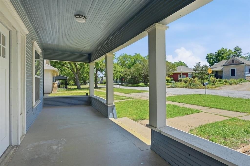 529 E Woodard St - Photo 4 of 29