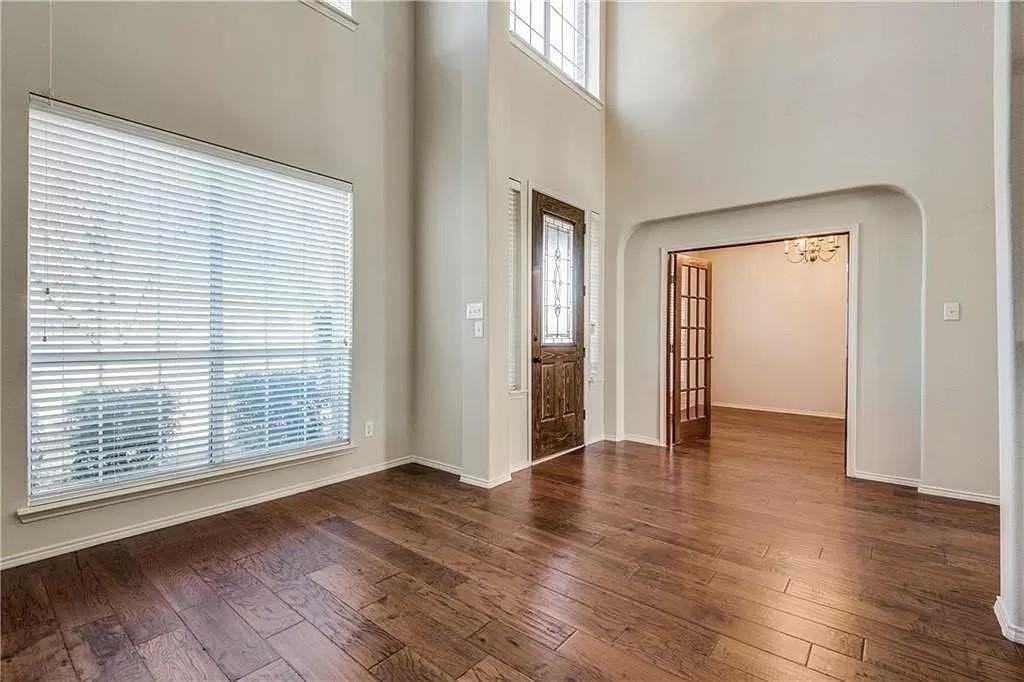 5529 Crimson Oaks Dr - Photo 3 of 23