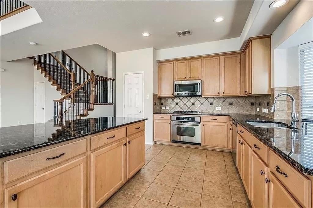 5529 Crimson Oaks Dr - Photo 7 of 23