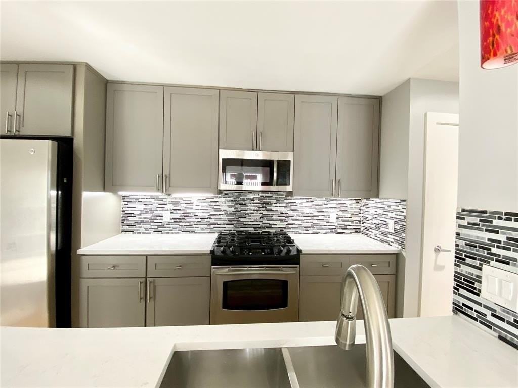 4213 Dickason Ave #18 - Photo 5 of 10