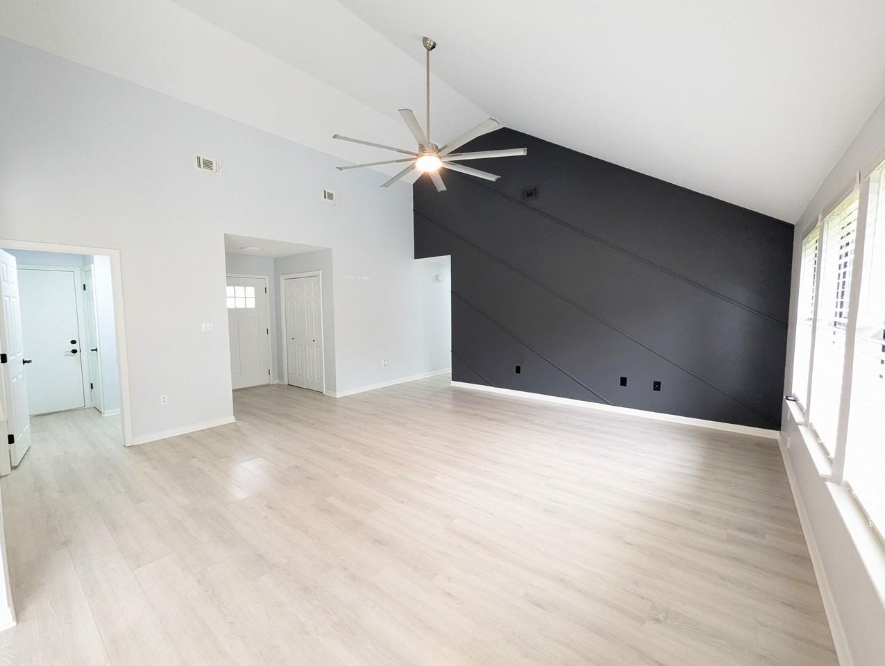 1837 Sunrise Dr - Photo 4 of 37