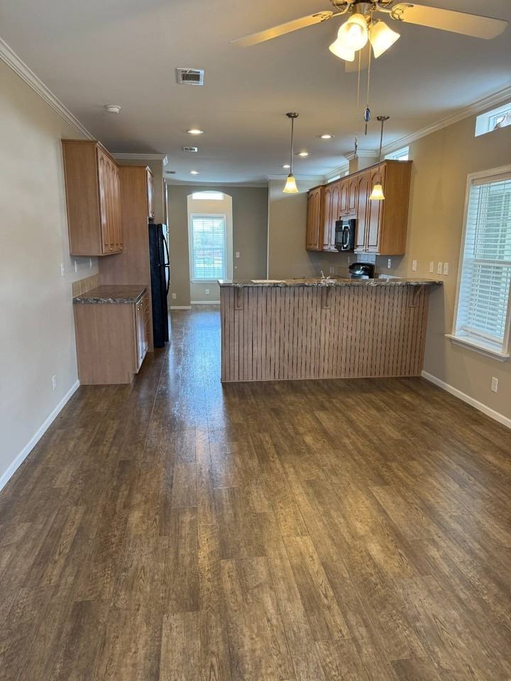 153 Country Ln - Photo 3 of 50