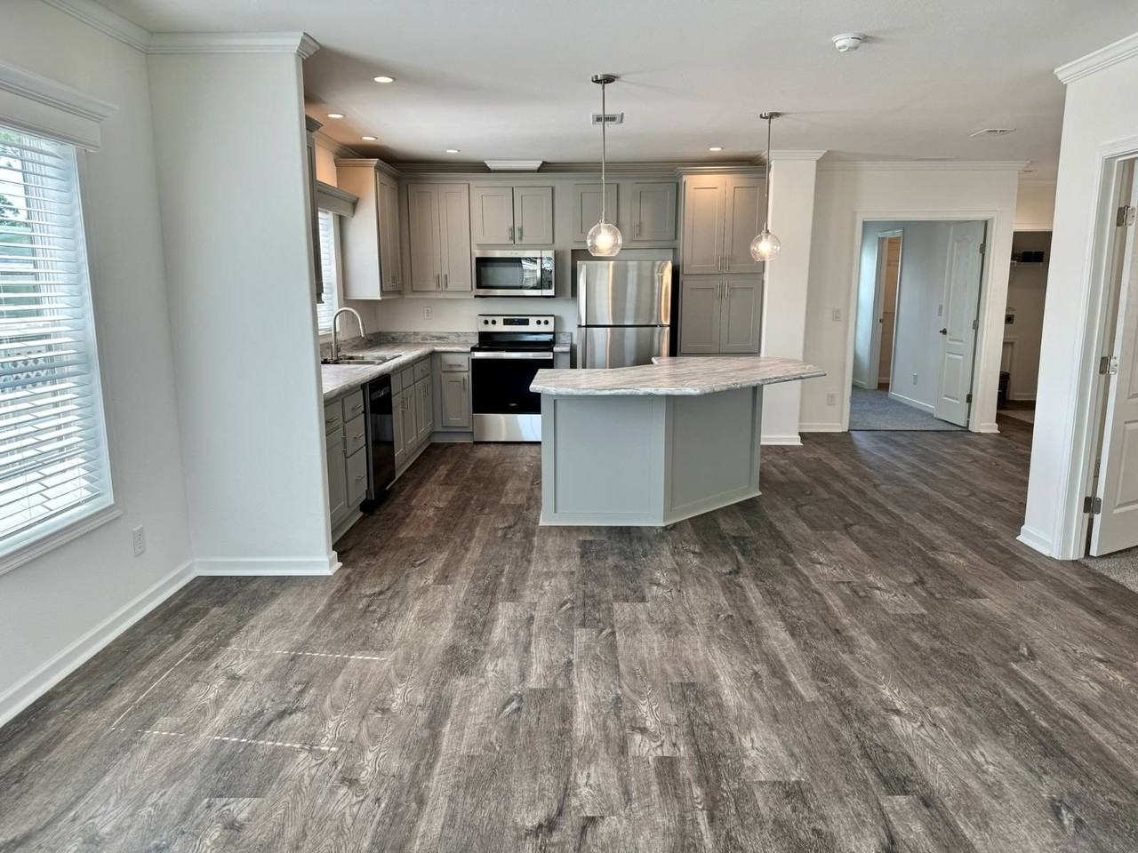 1270 Plymouth Pl - Photo 4 of 39