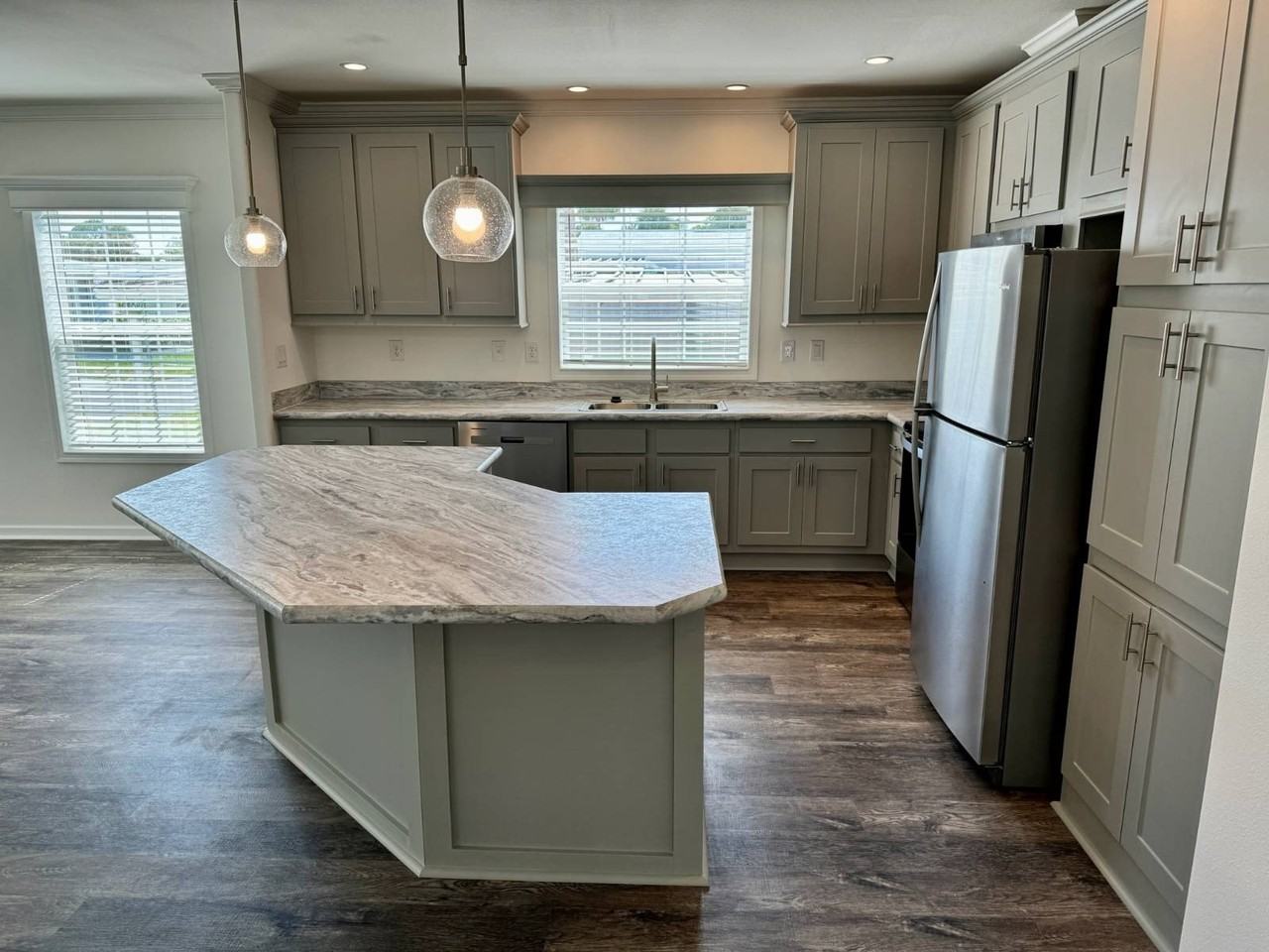 1270 Plymouth Pl - Photo 5 of 39