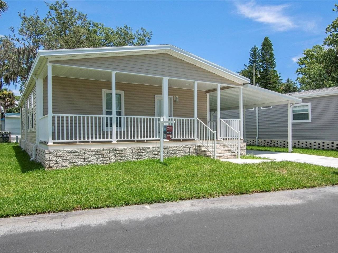 1284 Plymouth Pl - Photo 7 of 50