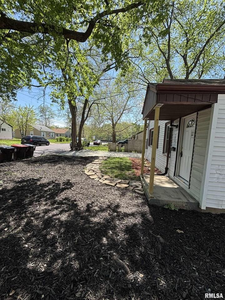 1703 N Valley Ave - Photo 3 of 50