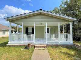 featured image of 814 N E St