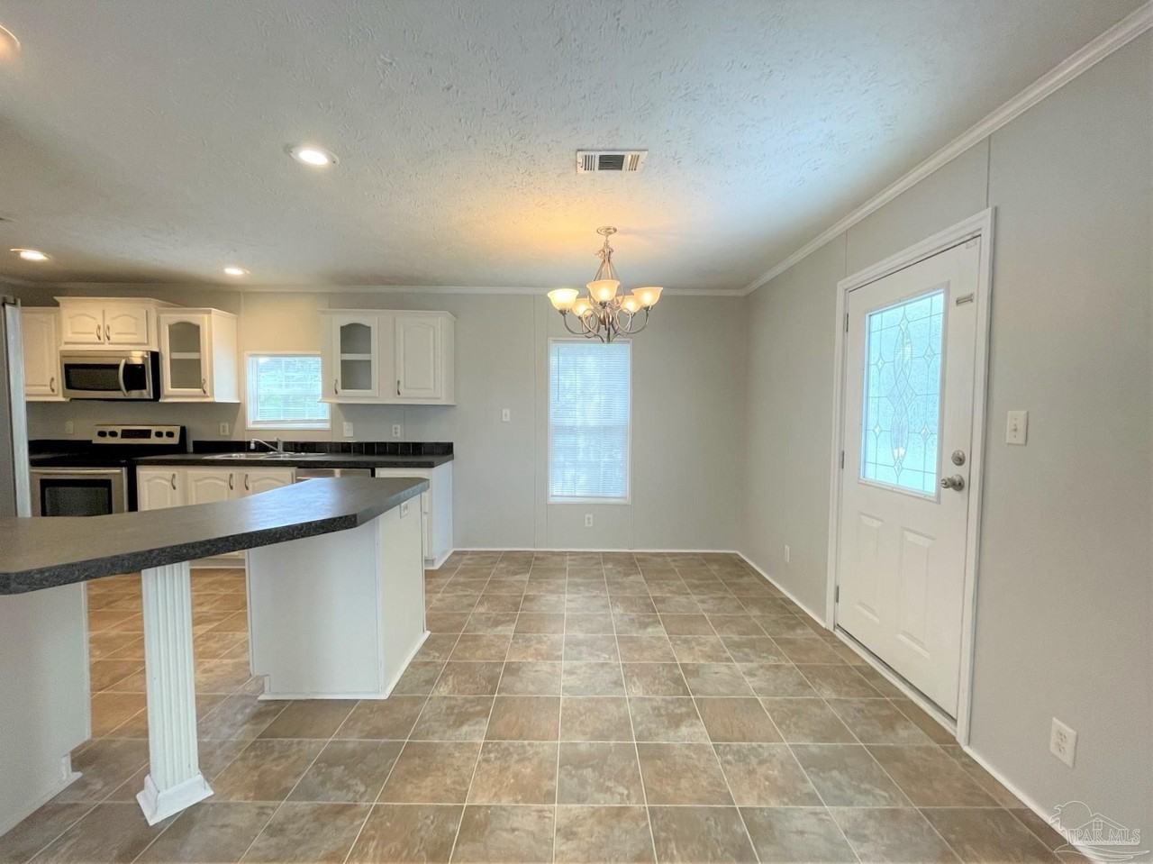 814 N E St - Photo 5 of 15