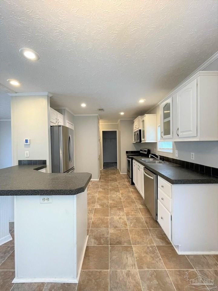 814 N E St - Photo 6 of 15
