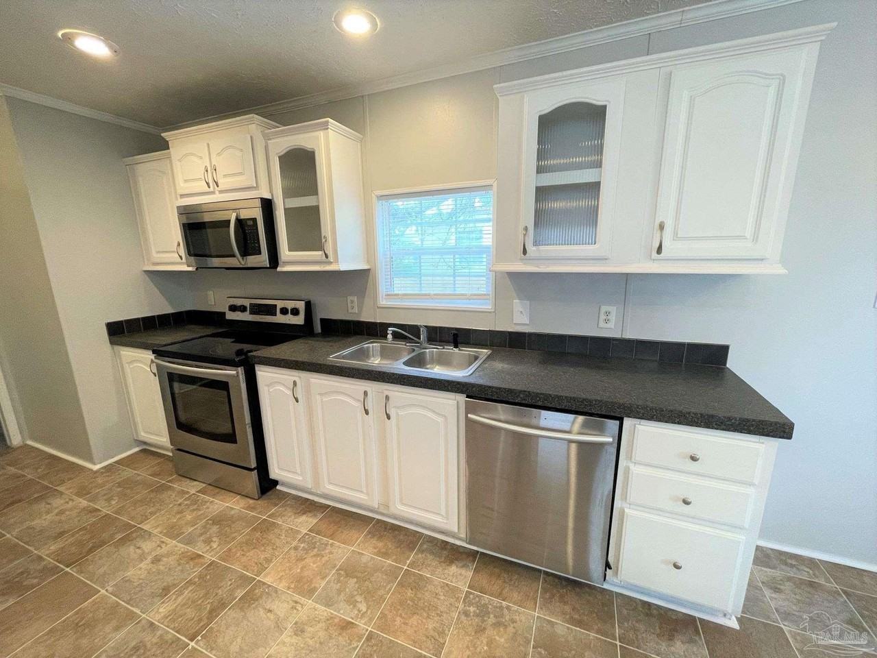 814 N E St - Photo 7 of 15