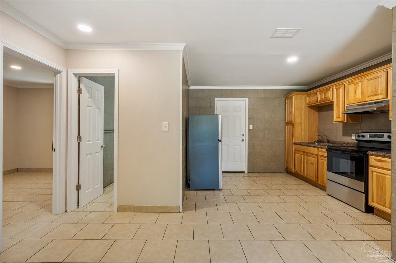 415 W Hannah St #B - Photo 3 of 7