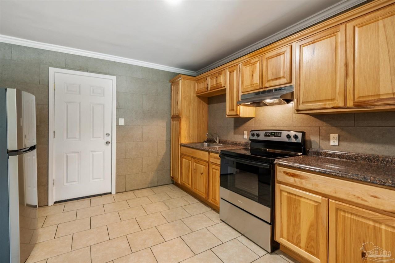 415 W Hannah St #B - Photo 4 of 7
