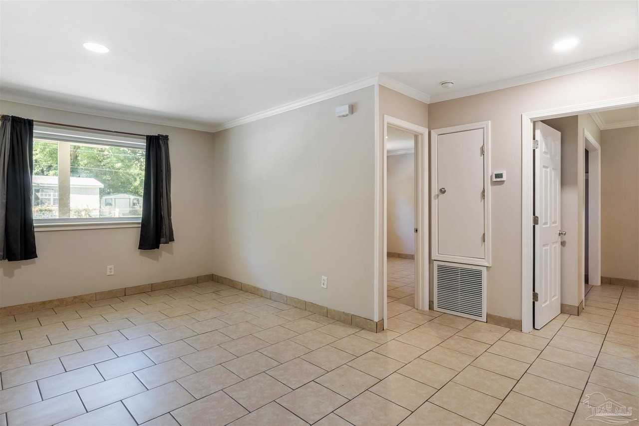 415 W Hannah St #B - Photo 5 of 7