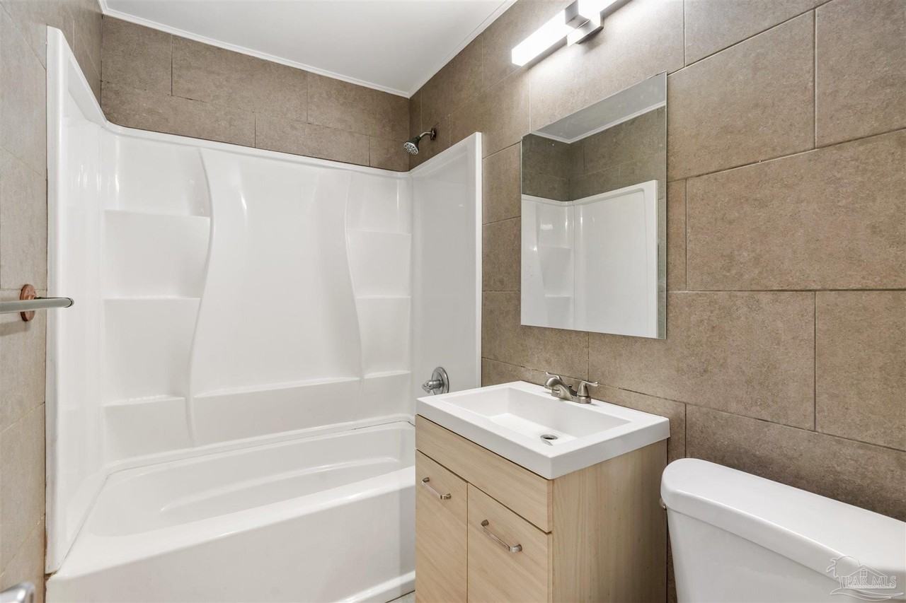 415 W Hannah St #B - Photo 6 of 7