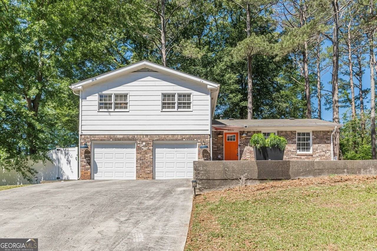 2851 Lloyd Rd - Photo 2 of 31