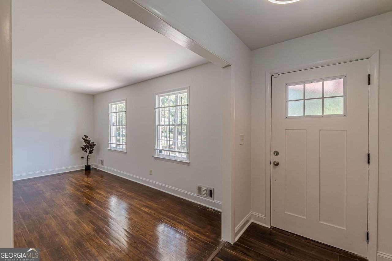 2851 Lloyd Rd - Photo 4 of 31