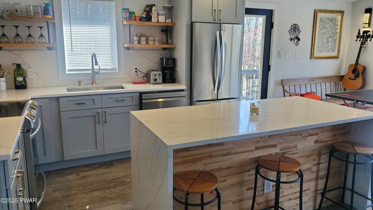313 Forest Dr - Photo 5 of 33