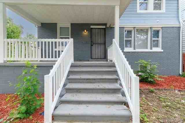 120 Woodland St - Photo 4 of 50
