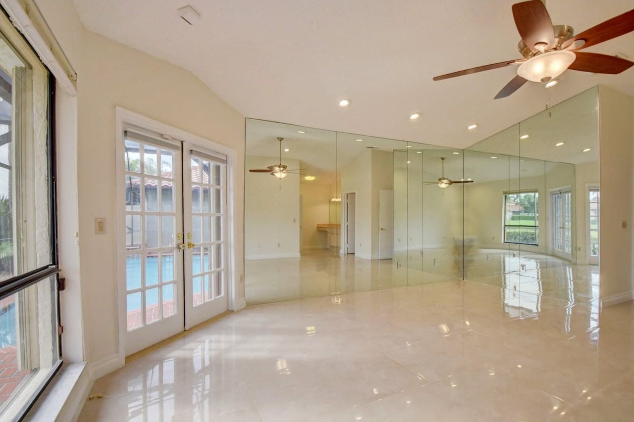 Esplanada Cir W - Photo 7 of 8