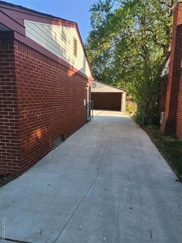 30801 Birchwood St - Photo 2 of 19
