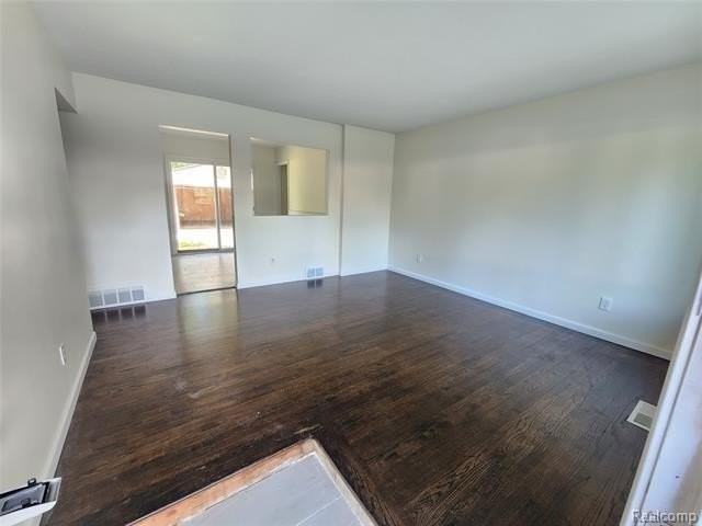 30801 Birchwood St - Photo 4 of 19