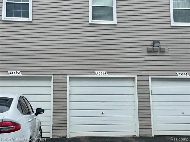 23594 N Rockledge - Photo 2 of 22