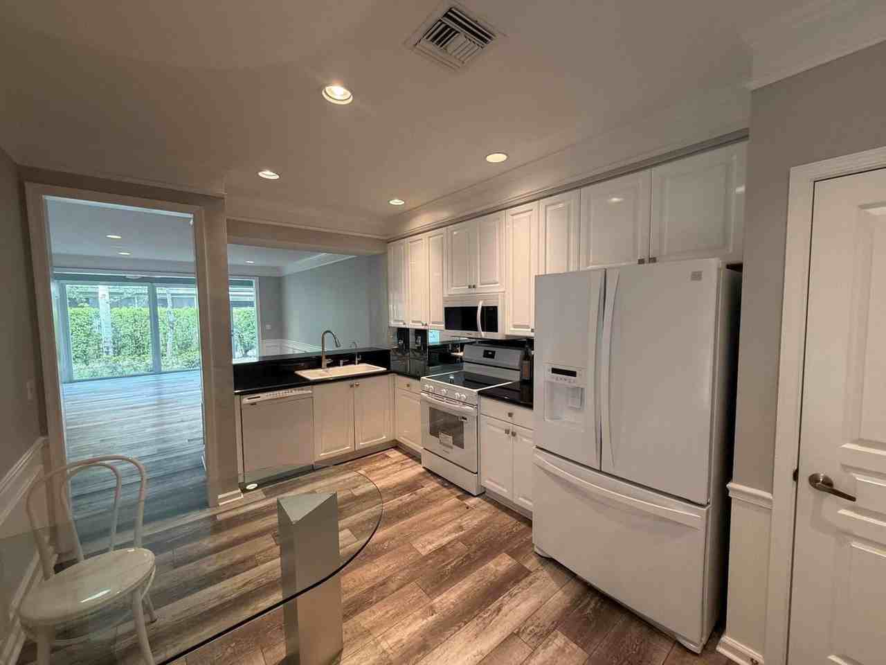 Saint Andrews Grand Cir - Photo 5 of 8