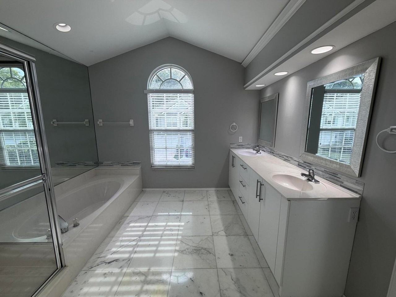Saint Andrews Grand Cir - Photo 7 of 8