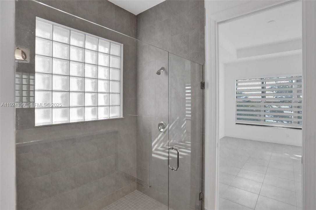 Nw 39th Ct - Photo 3 of 6