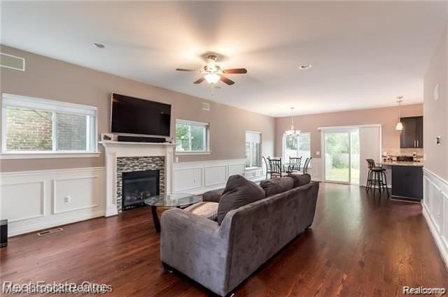 2806 Benjamin Ave - Photo 2 of 15