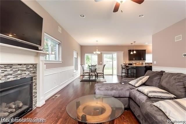 2806 Benjamin Ave - Photo 3 of 15