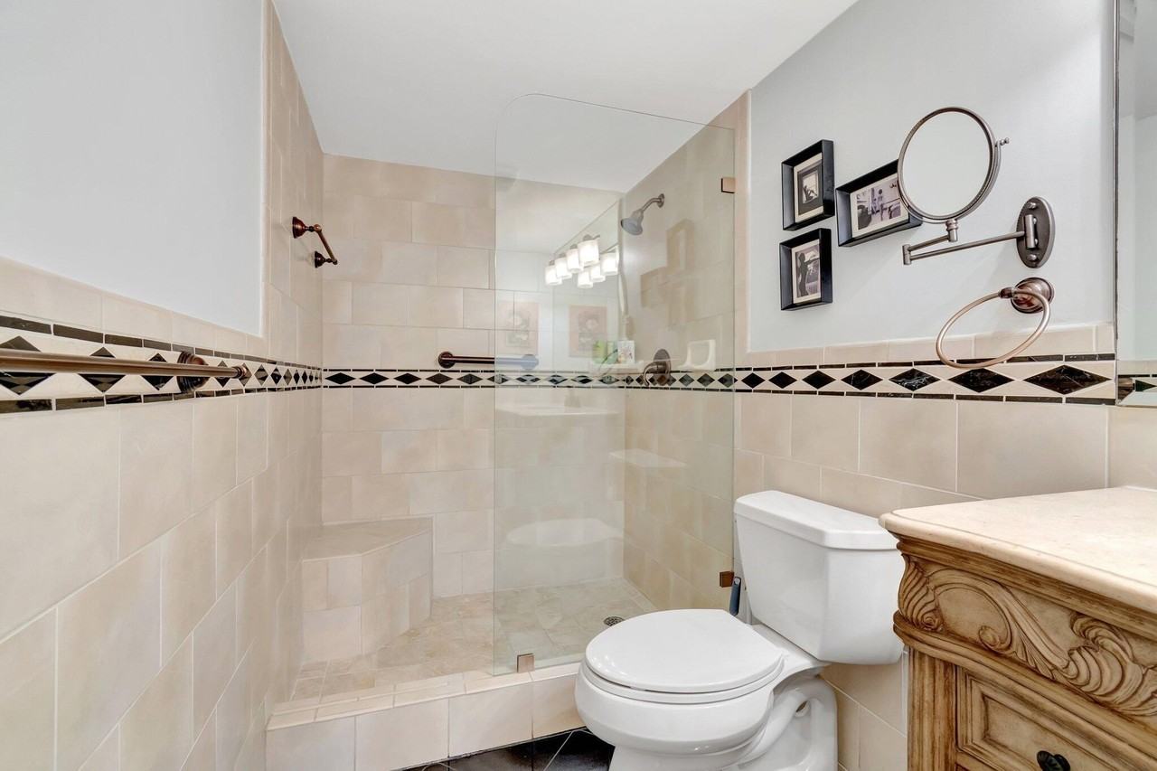 14823 Cumberland Dr #202 - Photo 5 of 35