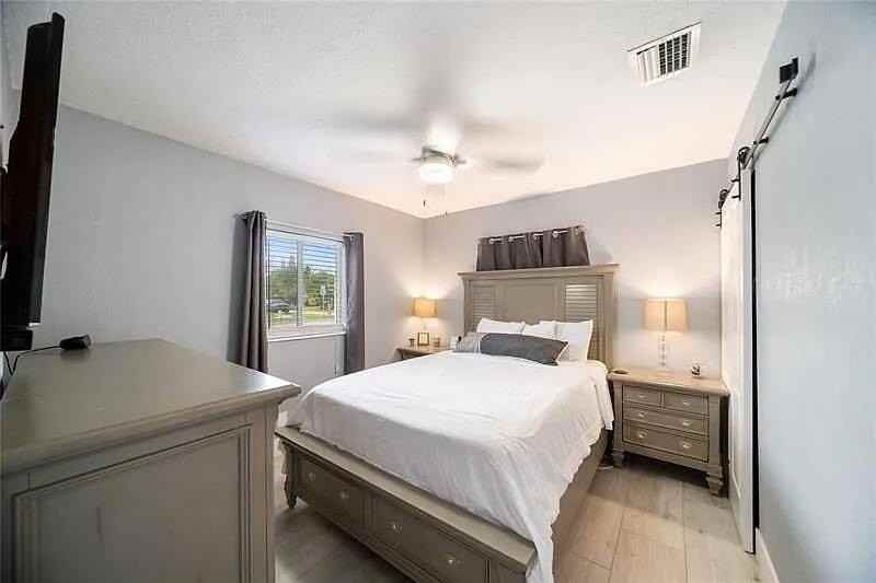 320 Ne 60th St - Photo 6 of 22