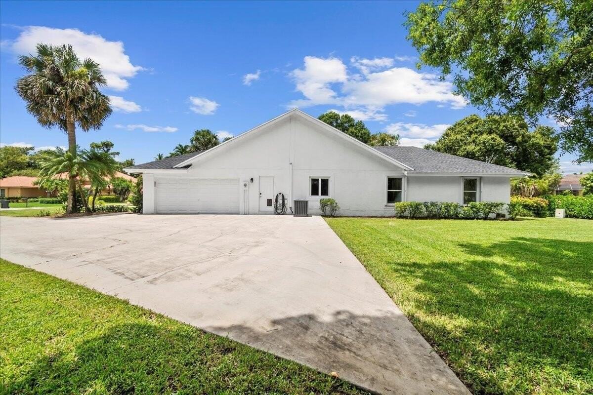 15575 Woodmar Ct - Photo 3 of 40