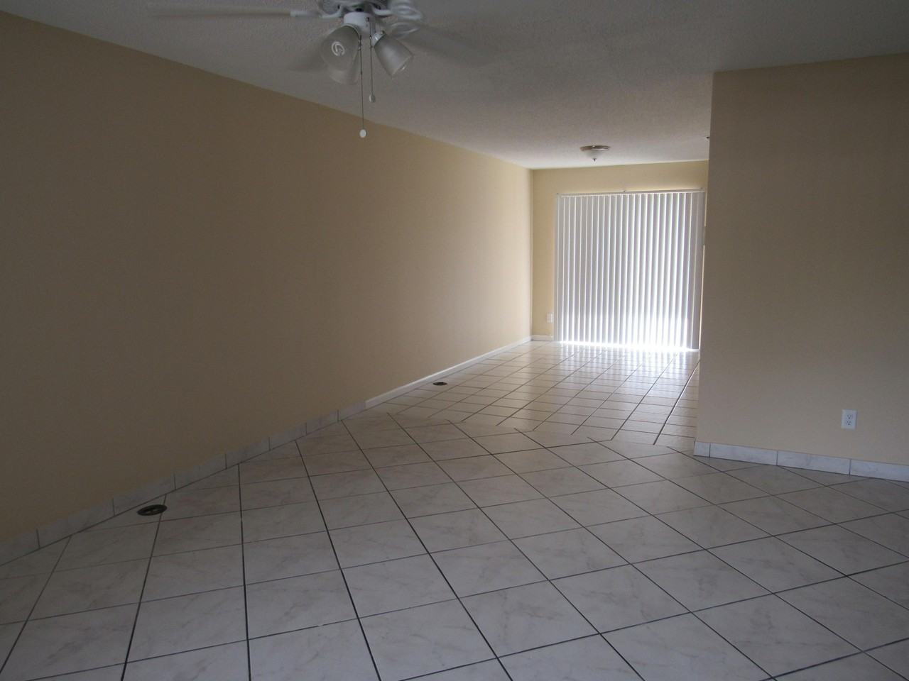 904 Riverside Dr - Photo 4 of 16