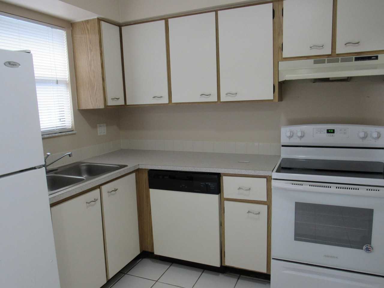 904 Riverside Dr - Photo 6 of 16