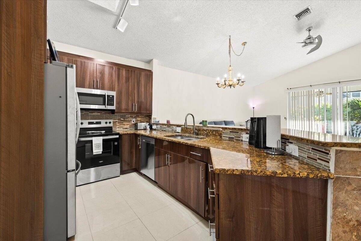 7705 Forest Green Ln - Photo 6 of 24