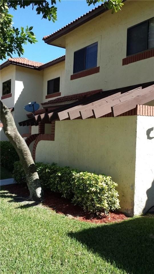 4728 Nw 90th Ave - Photo 2 of 16