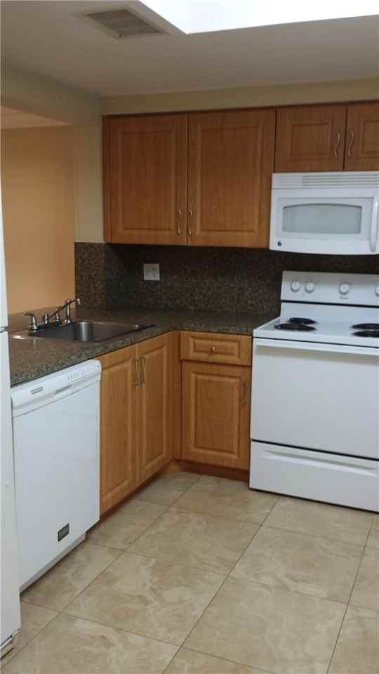 4728 Nw 90th Ave - Photo 5 of 16