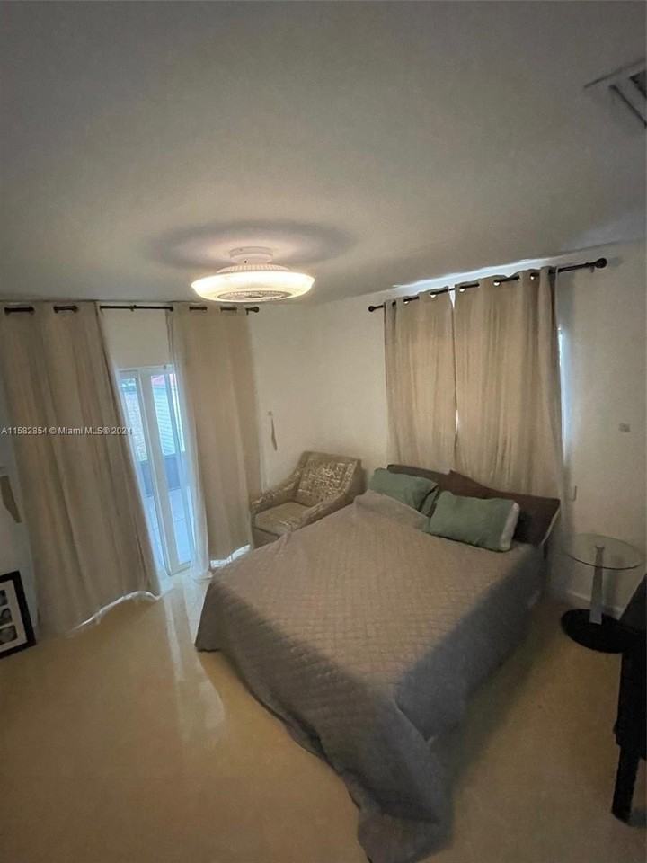 4920 Sw 27th Ave - Photo 6 of 27