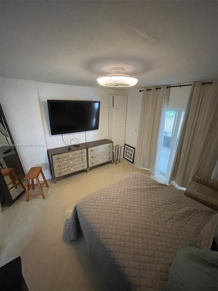 4920 Sw 27th Ave - Photo 7 of 27