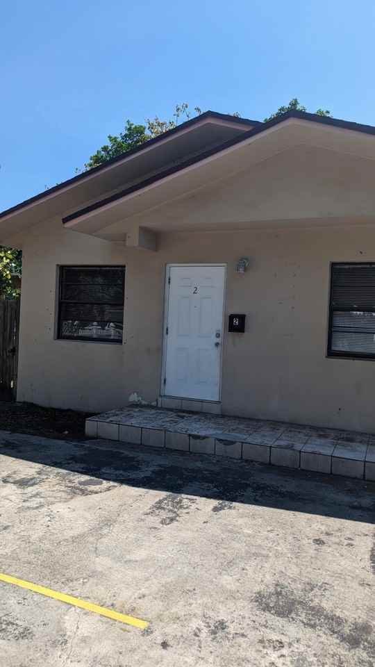 1944 Taft St #2 - Photo 3 of 22