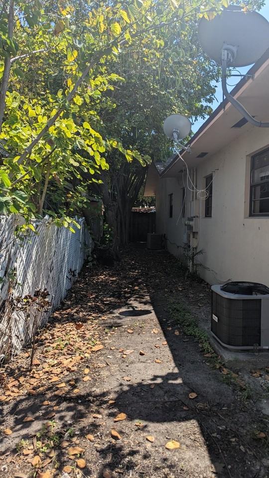 1944 Taft St #2 - Photo 5 of 22